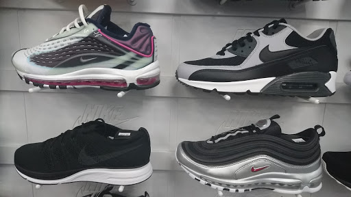 Shoe Store «Shoe Palace», reviews and photos, 8155 Camino Arroyo #13, Gilroy, CA 95020, USA