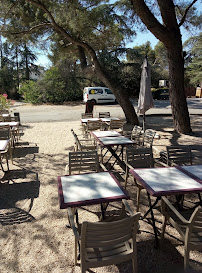 Atmosphère du Restaurant les Cèdres à Cabrières-d'Avignon - n°2