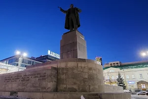 Monument to Lenin image