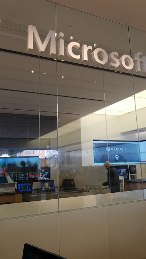 Computer Store «Microsoft Store - University Village», reviews and photos, 2624 NE University Village St, Seattle, WA 98105, USA