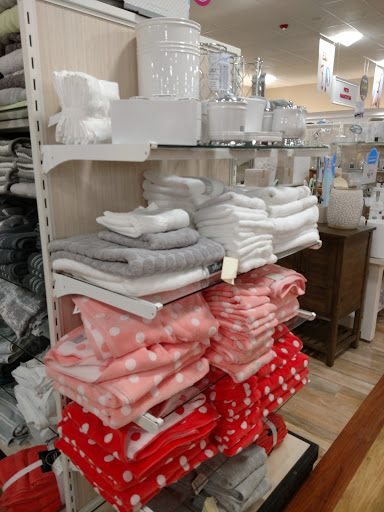 Department Store «Marshalls & HomeGoods», reviews and photos, 731 Centerview Blvd, Kissimmee, FL 34741, USA