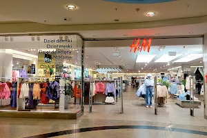 H&M image