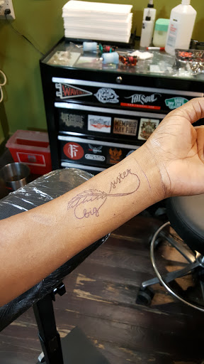 Tattoo Shop «Idle Hands Tattoo & Piercing», reviews and photos, 929 W Douglas Ave, Wichita, KS 67213, USA