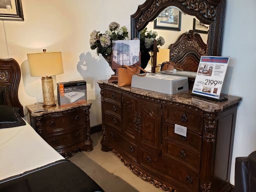 Furniture Store «Rooms To Go Furniture Store - Port Richey», reviews and photos, 9500 Scenic Dr, Port Richey, FL 34668, USA