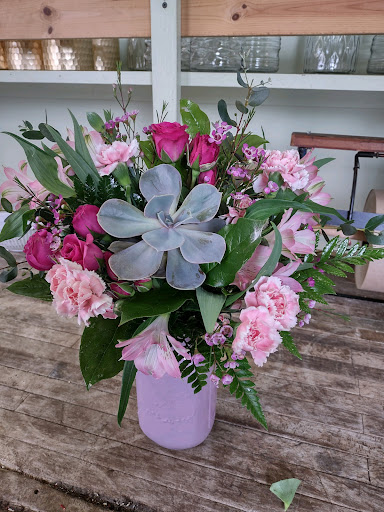 Florist «Longview Flower Shop», reviews and photos, 701 E Methvin St, Longview, TX 75601, USA