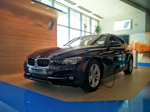 BMW Dealer «Chapman BMW On Camelback», reviews and photos, 830 E Camelback Rd, Phoenix, AZ 85014, USA