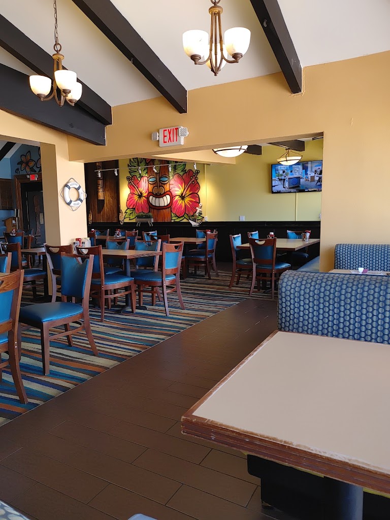 Traders Restaurant & Tiki Lounge 32118