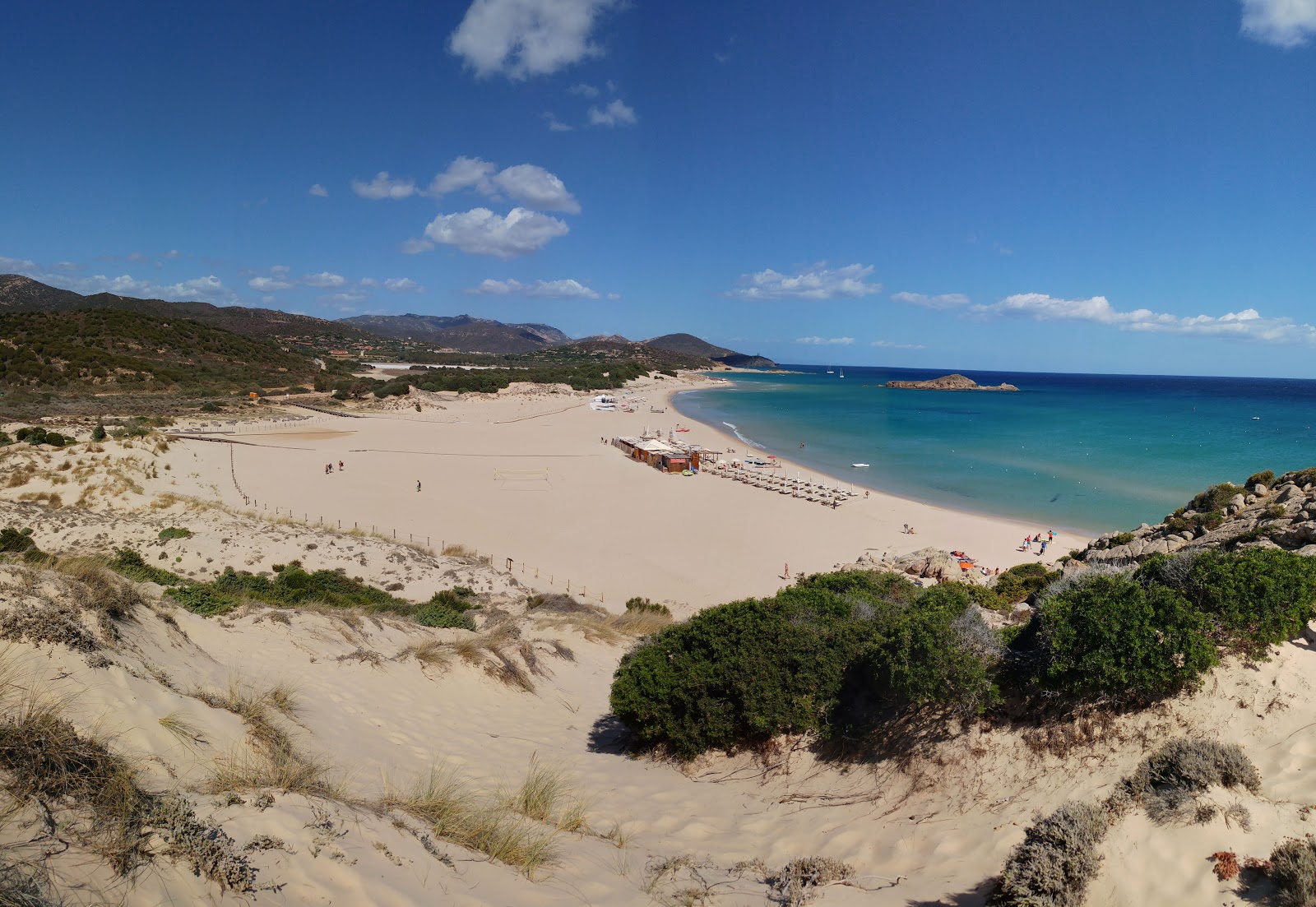 Valokuva Spiaggia di Cala Cipollaista. mukavuudet alueella