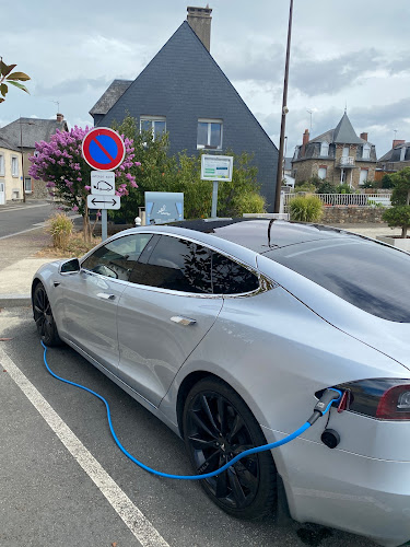 Borne de recharge de véhicules électriques E-Charge50 Charging Station Pontorson
