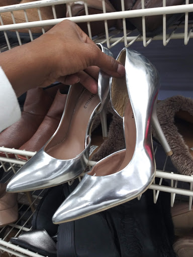 Thrift Store «Village Discount Outlet», reviews and photos, 3500 Cleveland Ave, Columbus, OH 43224, USA