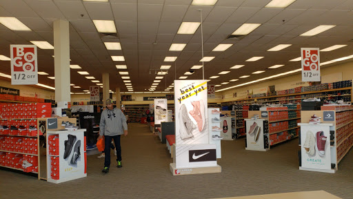 Shoe Store «Famous Footwear», reviews and photos, 12761 Riverdale Blvd, Coon Rapids, MN 55448, USA