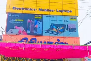 Girias - Viluppuram, Chennai, Electronics and Home Appliances Store - Smartphones, Laptops, TV, AC, Refrigerator Showroom image