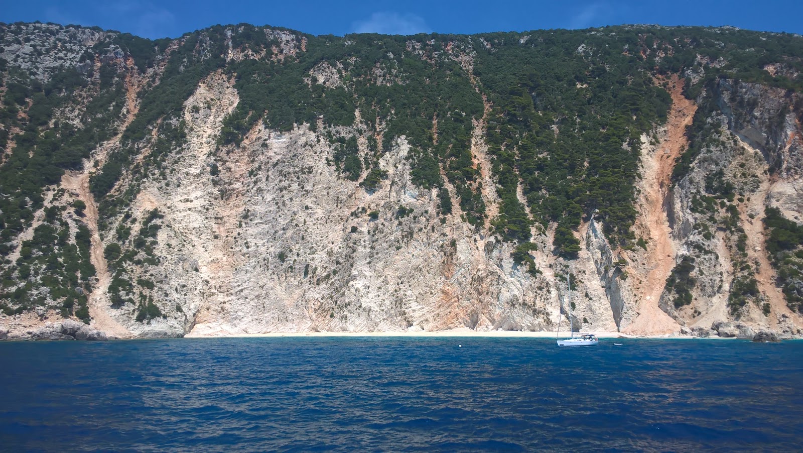 Foto af Leukes Ammoudies Strand beliggende i naturområde