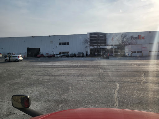 Shipping and Mailing Service «FedEx Ship Center», reviews and photos, 2800 Earhart Ct, Hebron, KY 41048, USA