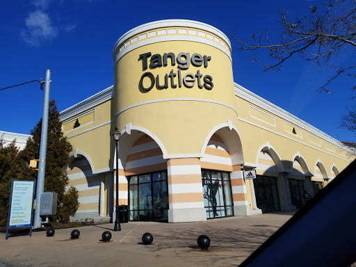 Outlet Mall «Tanger Outlet Deer Park», reviews and photos, 152 The Arches Cir, Deer Park, NY 11729, USA