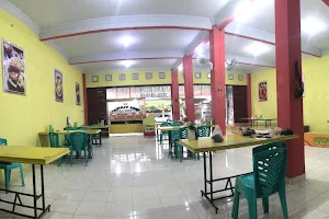 Rumah Makan Padang BUNGO TANJUANG image