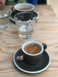 Expresso du Restaurant servant le petit-déjeuner BACK IN BLACK COFFEE by KB Coffee Roasters à Paris - n°7