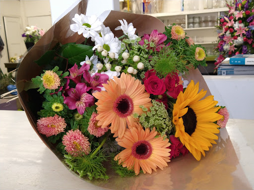 Florist «Fleur De Lis Artistry In Flowers», reviews and photos, 720 S Weymouth Ave, San Pedro, CA 90732, USA