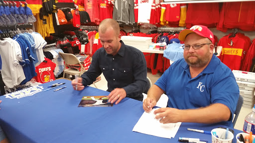 Sports Memorabilia Store «MO Sports Authentics, Apparel & Gifts», reviews and photos, 9767 N Cedar Ave, Kansas City, MO 64157, USA