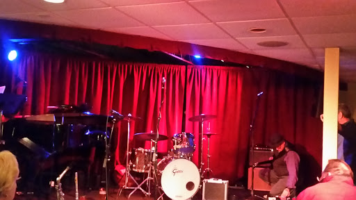 American Restaurant «Crooners Lounge and Supper Club», reviews and photos, 6161 Hwy 65 NE Highway 65 Northeast, Fridley, MN 55432, USA