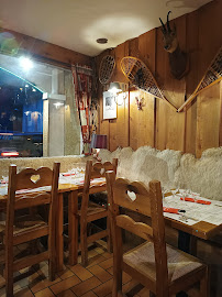 Atmosphère du Restaurant Crèperie Pizzeria La Montagne à Brides-les-Bains - n°1