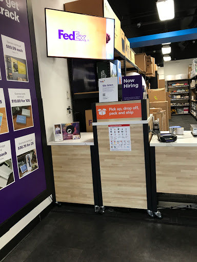 Print Shop «FedEx Office Print & Ship Center», reviews and photos, 240 N Denton Tap Rd #470, Coppell, TX 75019, USA