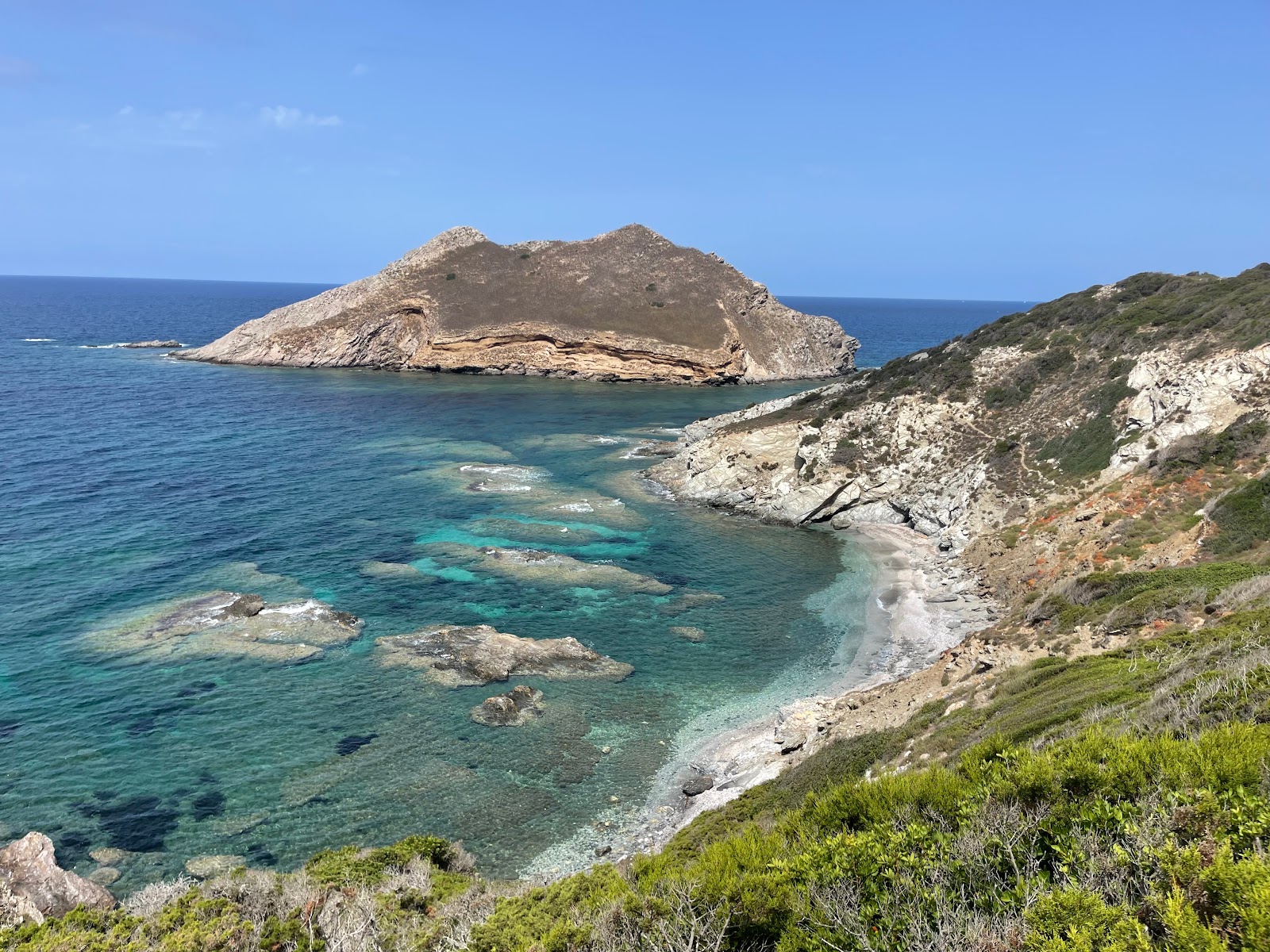 Spiaggia Isola dei Porri的照片 带有轻质细卵石表面