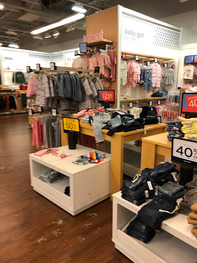 Clothing Store «Gap Outlet», reviews and photos, 100 Premium Outlets Blvd #100, Hagerstown, MD 21740, USA