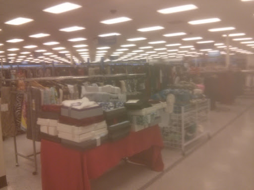 Clothing Store «Ross Dress for Less», reviews and photos, 3900 Klose Way, Richmond, CA 94806, USA