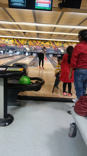 Bowling Alley «Ten Pin Strike & Spare Family Fun Center», reviews and photos, 200 Ten Pin Ln, Louisville, KY 40207, USA