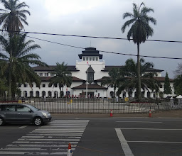 Taman Gedung Sate photo