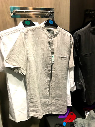 Stores to buy men's white shirts Frankfurt