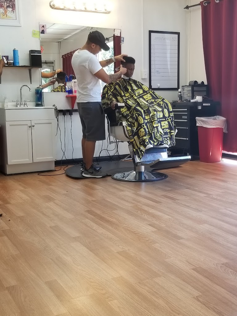 Wood’s Barbershop 25177