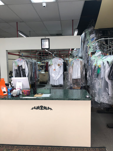 Dry Cleaner «4 Seasons Dry Cleaners», reviews and photos, 42131 Garfield Rd, Charter Twp of Clinton, MI 48038, USA