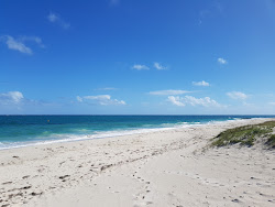 Fotografie cu Qunns Beach - locul popular printre cunoscătorii de relaxare