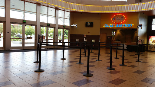 Movie Theater «Regal Cinemas Issaquah Highlands 12 IMAX & RPX», reviews and photos, 940 NE Park Dr, Issaquah, WA 98029, USA