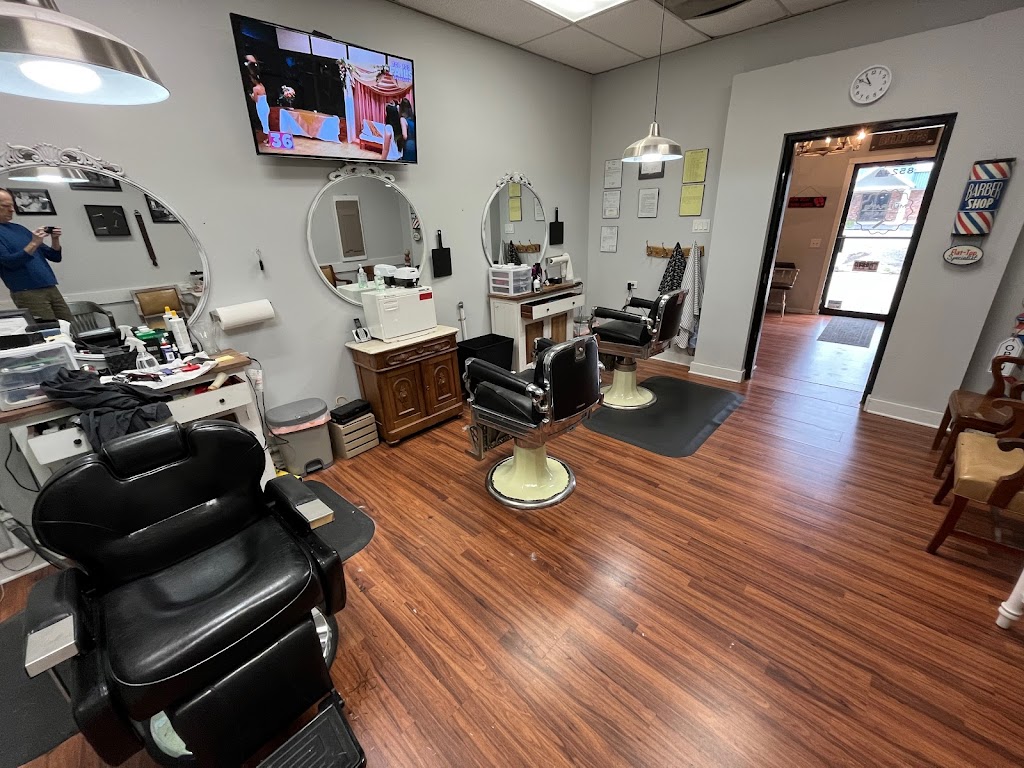 Murray's Barber Shop 31406