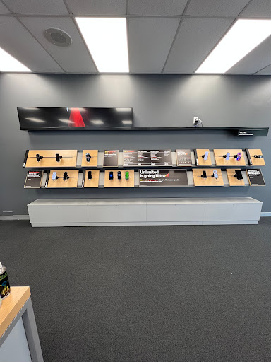 Cell Phone Store «GoWireless Verizon Authorized Retailer», reviews and photos, 1985 FL-60, Valrico, FL 33594, USA