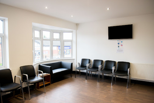 نايتون لطب الأسنان - Knighton Dental Practice