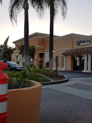 Shopping Mall «Tuskatella Shopping Center», reviews and photos, 1344 N Tustin St, Orange, CA 92867, USA