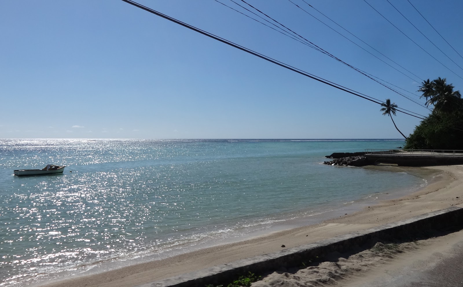 Fotografija D'offay Road Beach z svetel fin pesek površino