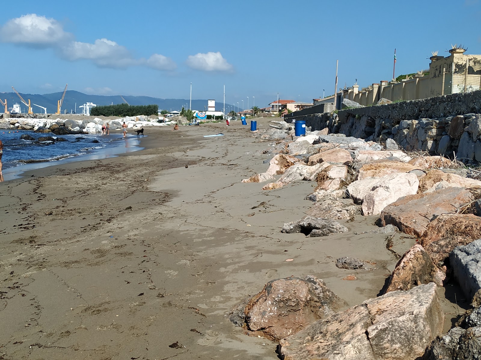 Photo de Ostello beach avec un niveau de propreté de partiellement propre