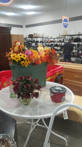 Thrift Store «Pebble Creek Goodwill Retail Store & Donation Center», reviews and photos, 15433 W McDowell Rd, Goodyear, AZ 85395, USA