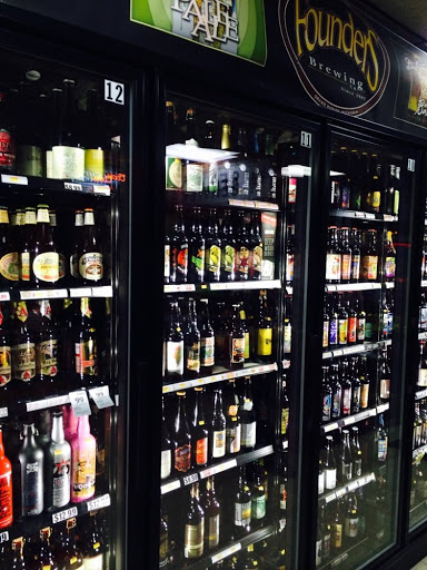 Liquor Store «Evanston 1st Liquors», reviews and photos, 1019 Davis St, Evanston, IL 60201, USA