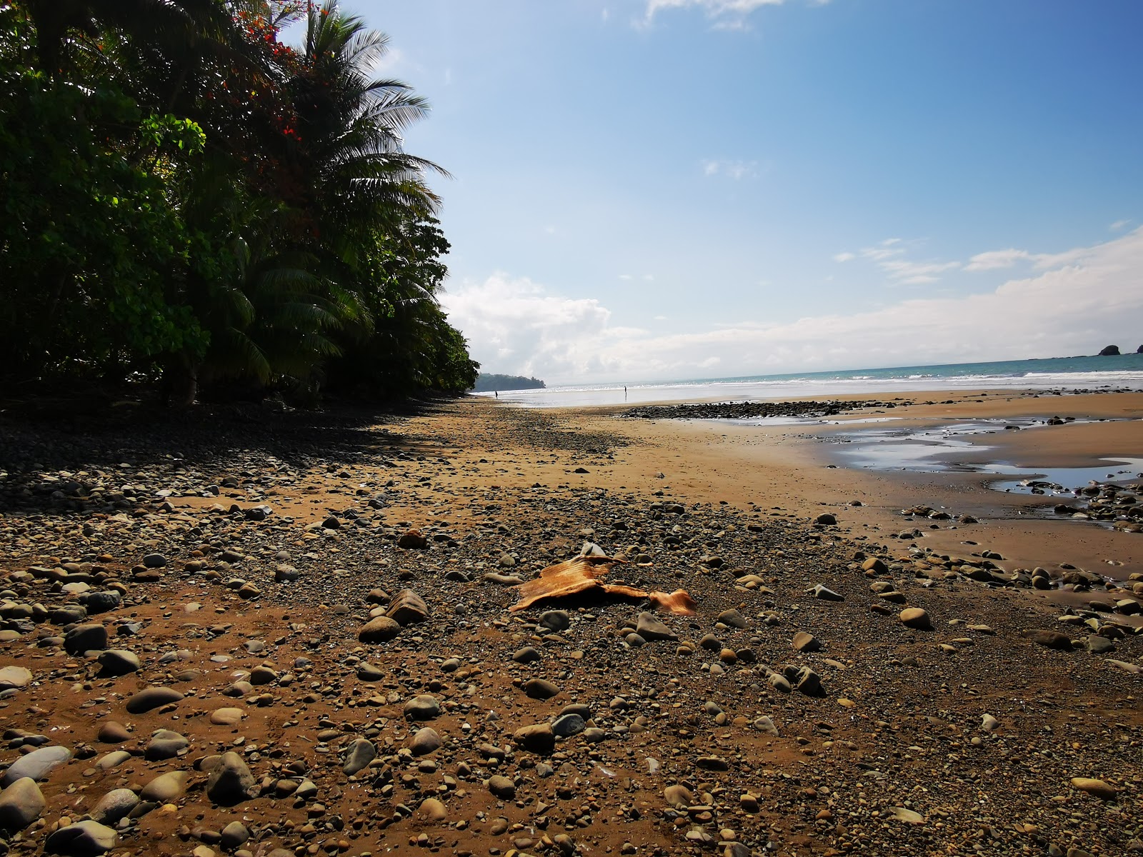 Photo de Playa Arco entouré de montagnes