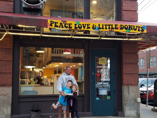 Donut Shop «Peace, Love and Little Donuts», reviews and photos, 2018 Smallman St, Pittsburgh, PA 15222, USA