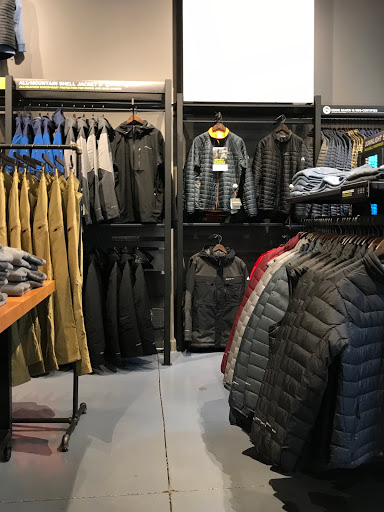 Clothing Store «Eddie Bauer», reviews and photos, 7561 Bales St, Liberty Township, OH 45069, USA