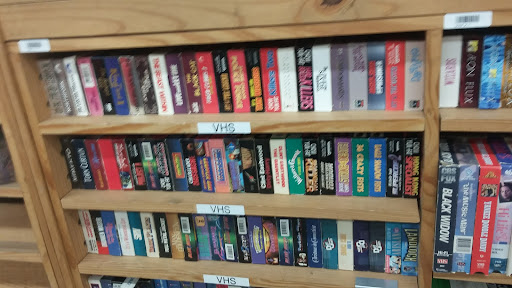 Book Store «Half Price Books», reviews and photos, 1328 Butterfield Rd, Downers Grove, IL 60515, USA