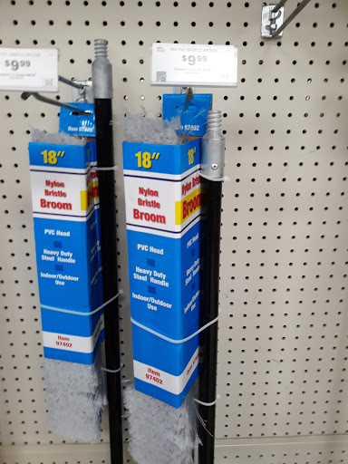 Hardware Store «Harbor Freight Tools», reviews and photos, 1851 Sunrise Hwy #12, Bay Shore, NY 11706, USA