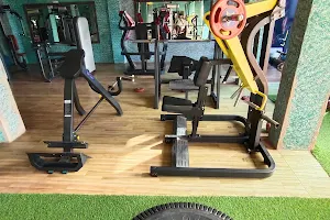 V fitness gym image